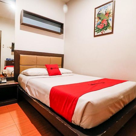 Reddoorz Plus Near Pasar Wisata Pekanbaru Kültér fotó