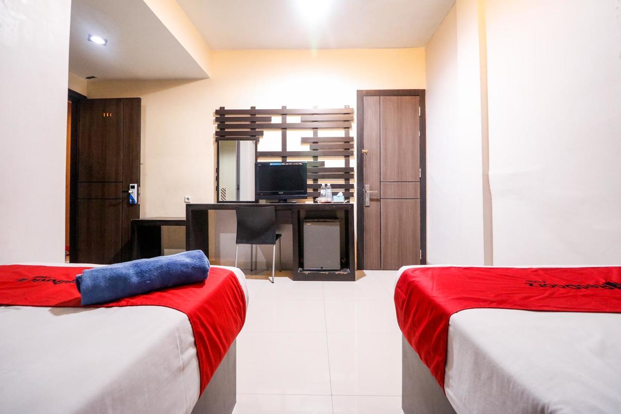 Reddoorz Plus Near Pasar Wisata Pekanbaru Kültér fotó