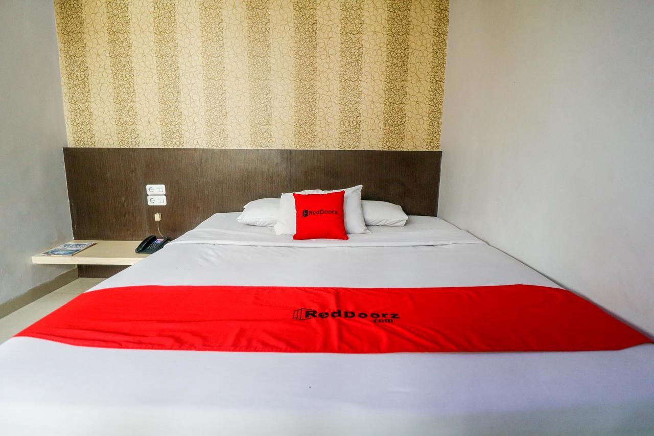 Reddoorz Plus Near Pasar Wisata Pekanbaru Kültér fotó