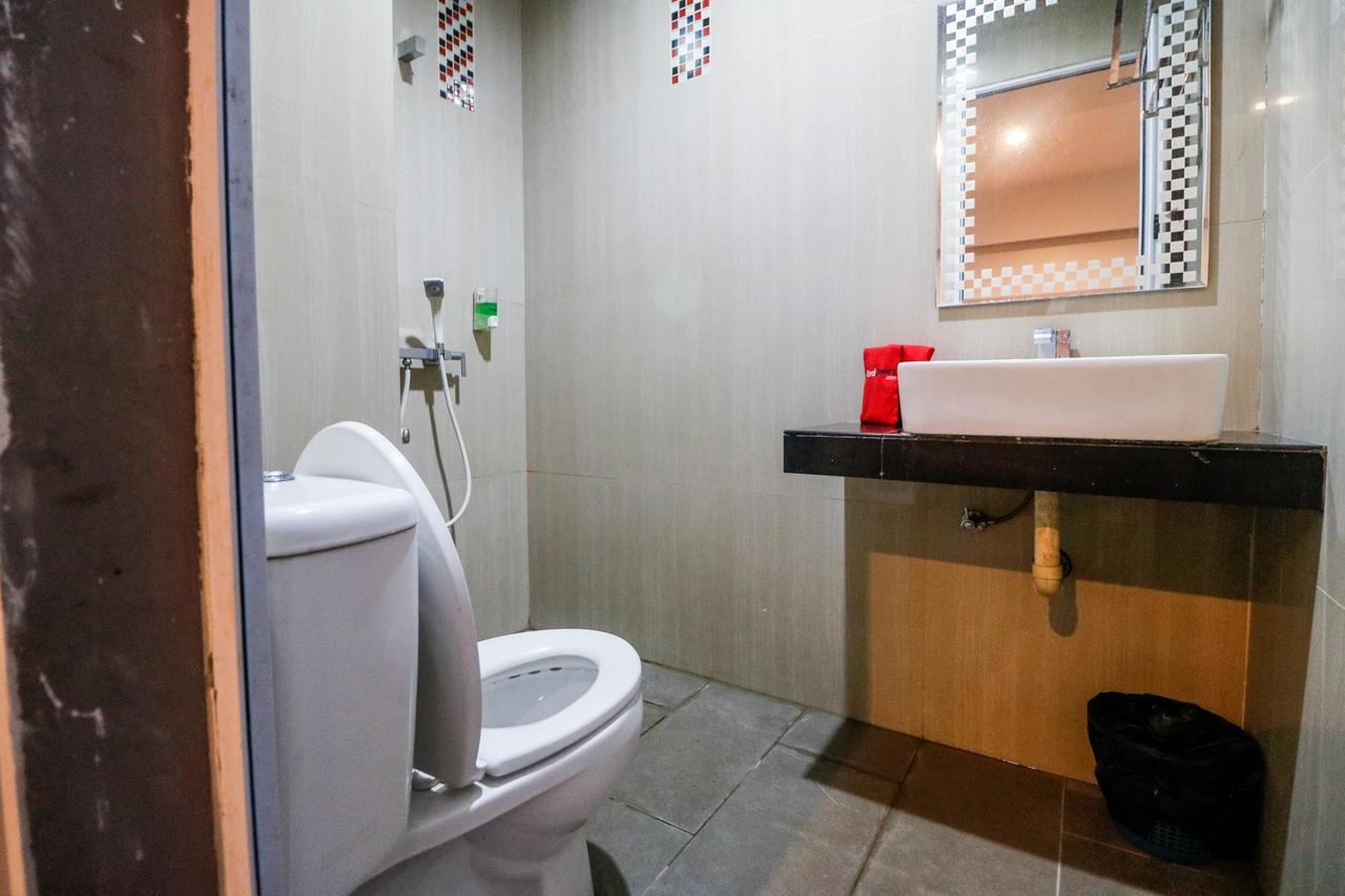Reddoorz Plus Near Pasar Wisata Pekanbaru Kültér fotó