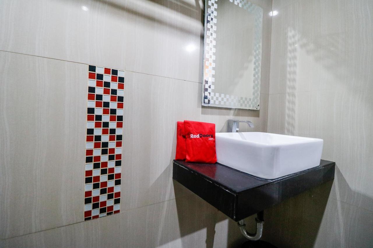 Reddoorz Plus Near Pasar Wisata Pekanbaru Kültér fotó