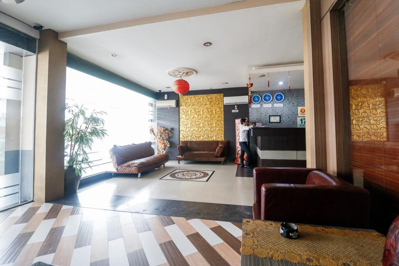 Reddoorz Plus Near Pasar Wisata Pekanbaru Kültér fotó