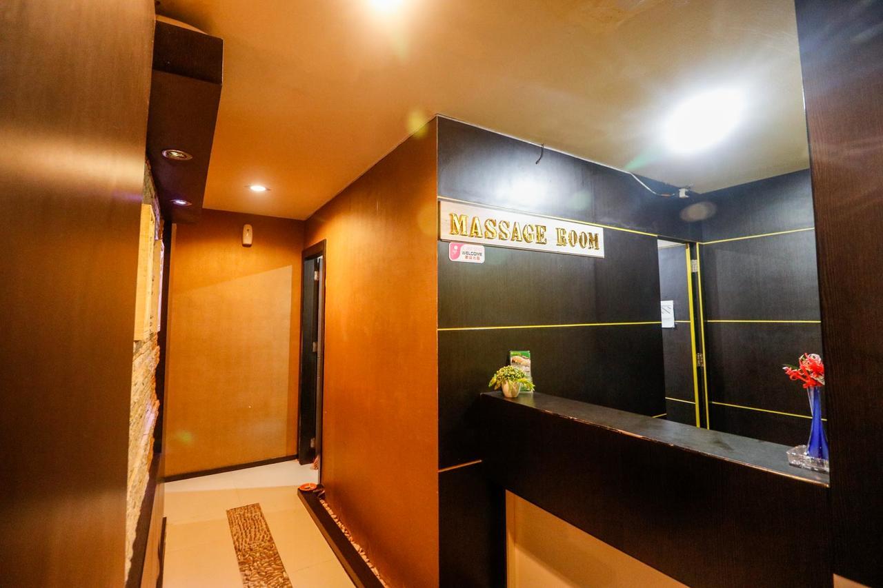 Reddoorz Plus Near Pasar Wisata Pekanbaru Kültér fotó