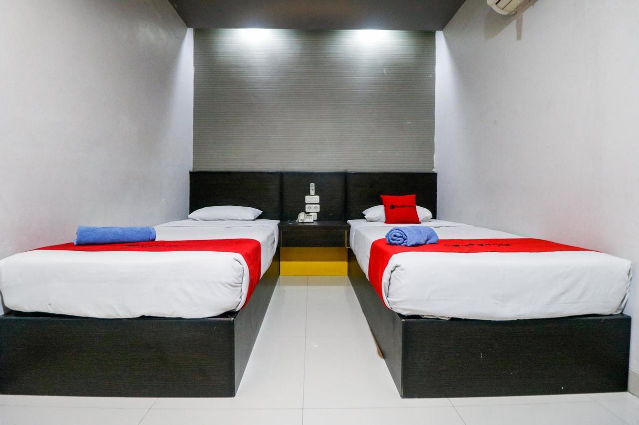 Reddoorz Plus Near Pasar Wisata Pekanbaru Kültér fotó