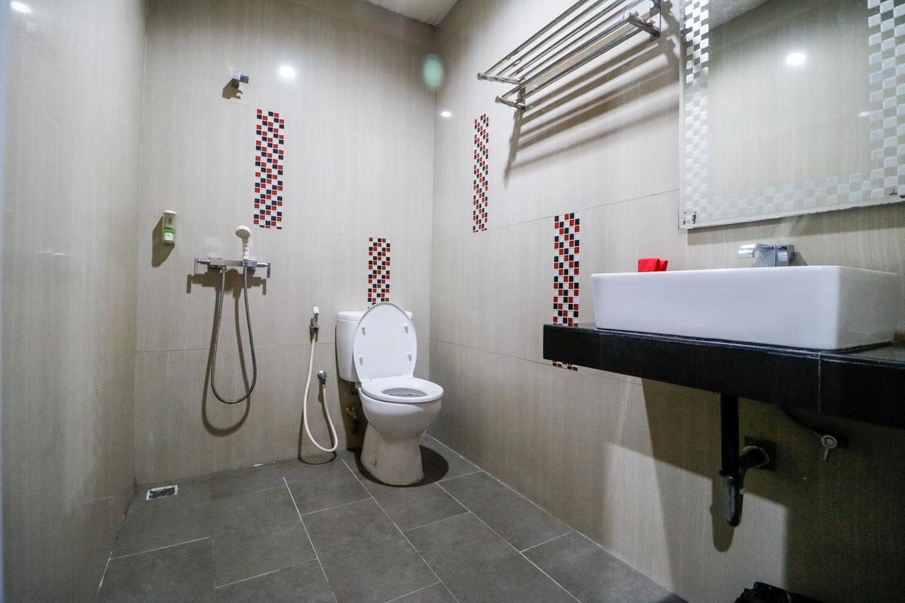 Reddoorz Plus Near Pasar Wisata Pekanbaru Kültér fotó